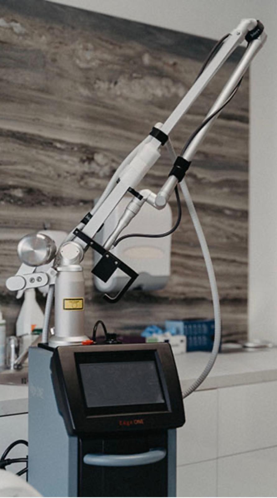 Aparatură medicală laser din Clinica Darie